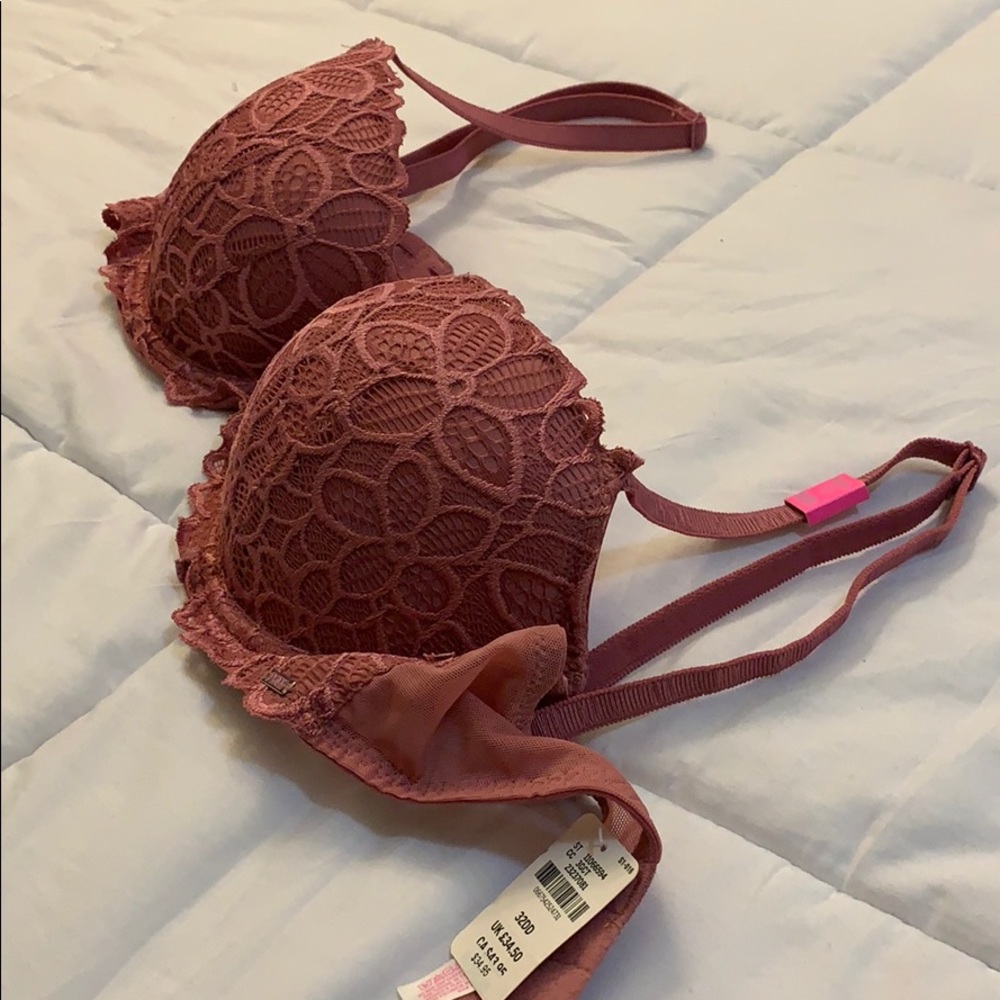 Victoria’s Secret Date Bra in Mauve Lace